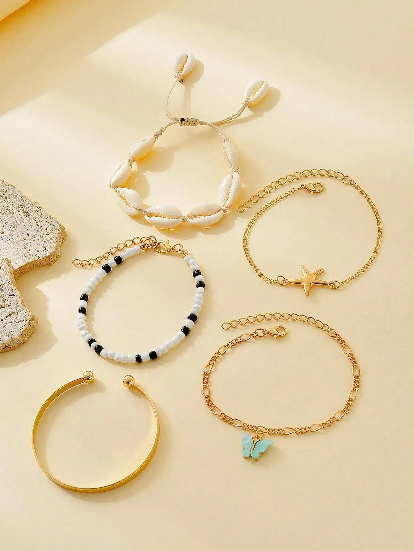 10914 b01-15 Set De 5 Pulseras De Cuentas Con Detalles Metálicos Dorados