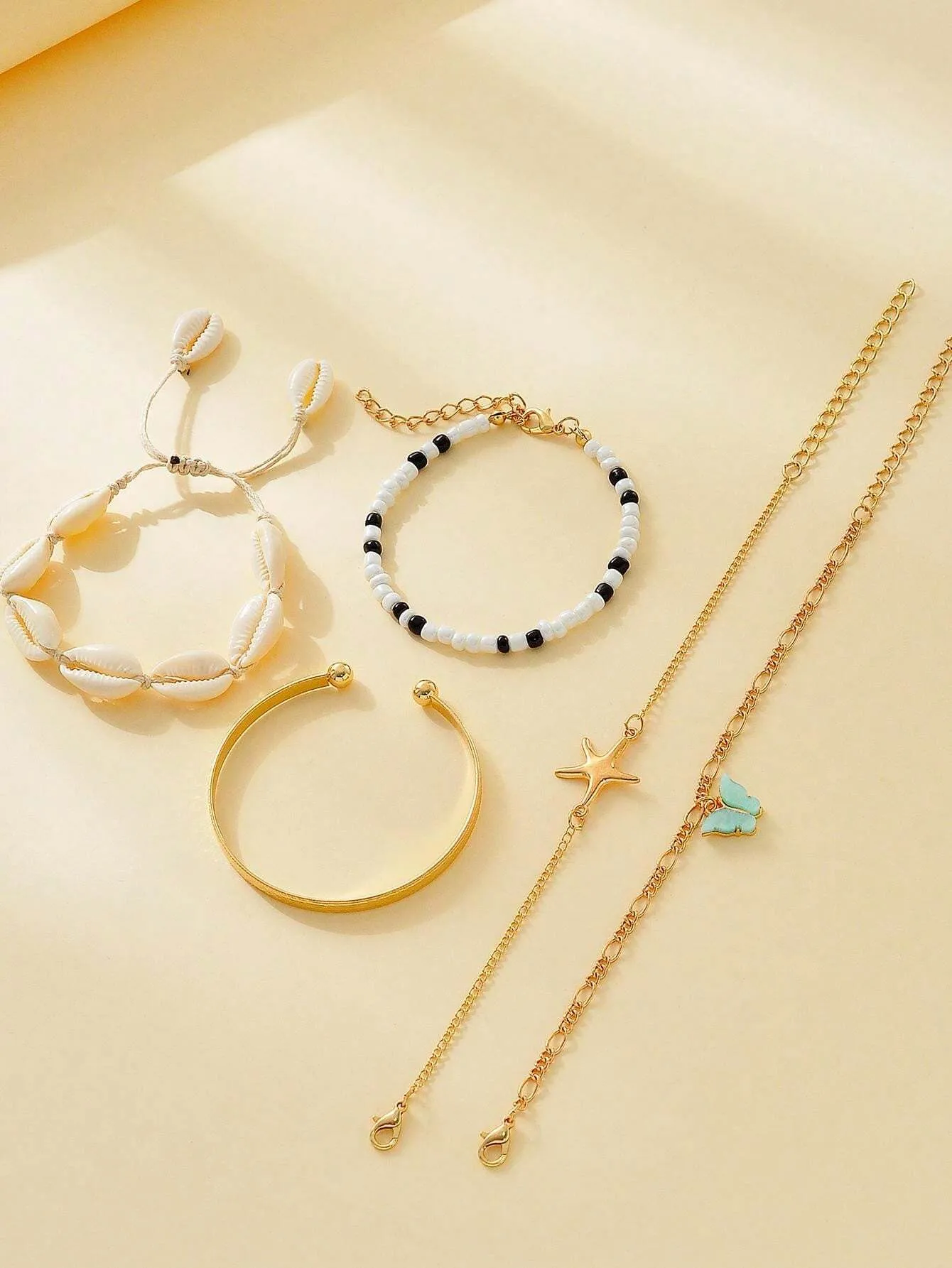 10914 b01-15 Set De 5 Pulseras De Cuentas Con Detalles Metálicos Dorados