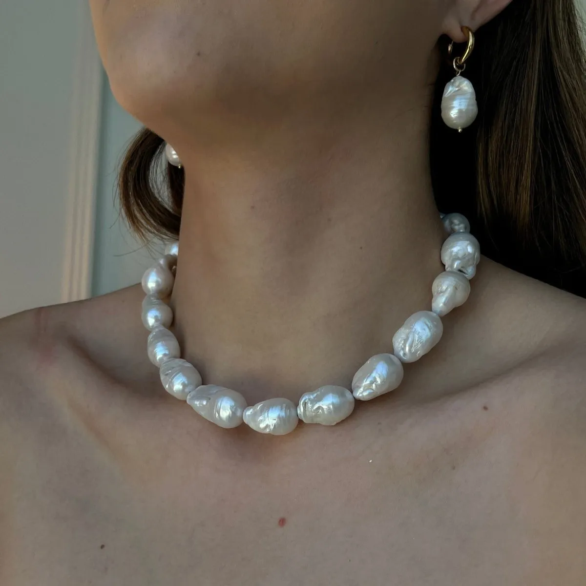 BAROQUE CHUNKY PEARL NECKLACE
