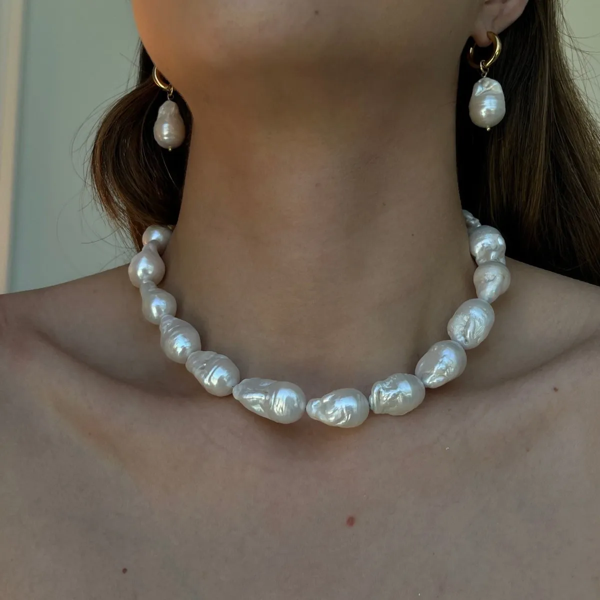 BAROQUE CHUNKY PEARL NECKLACE