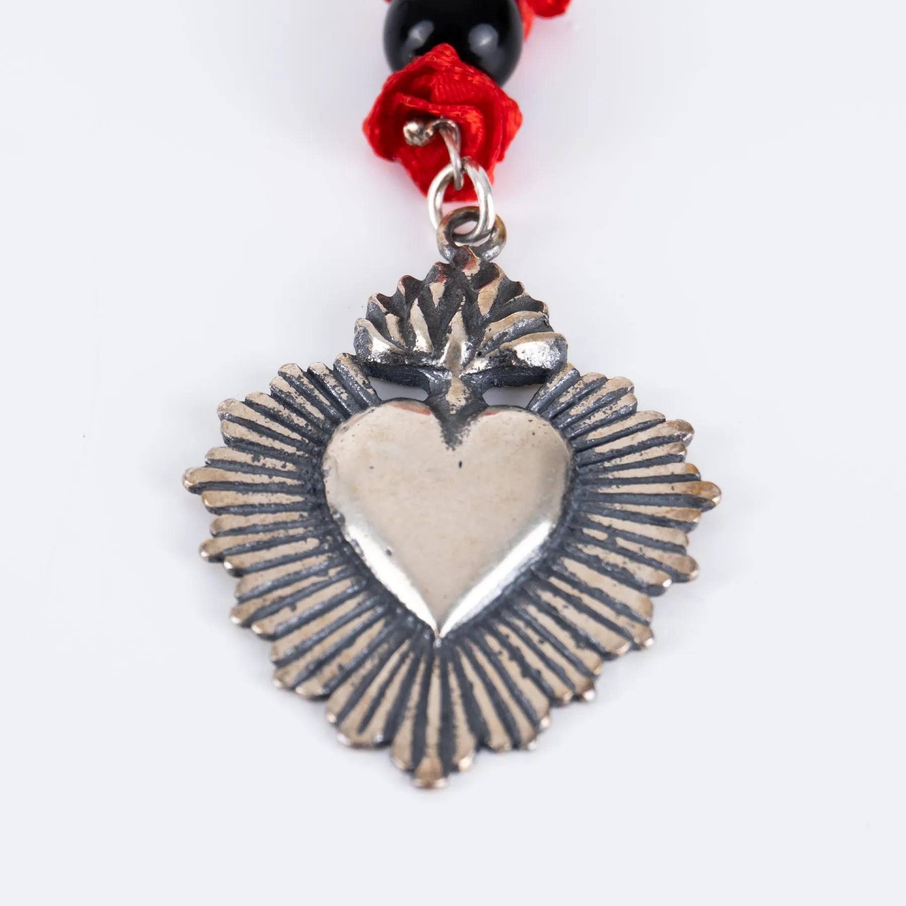 Collar con cuentas de barro negro - Modelo CORAZÓN DE FUEGO