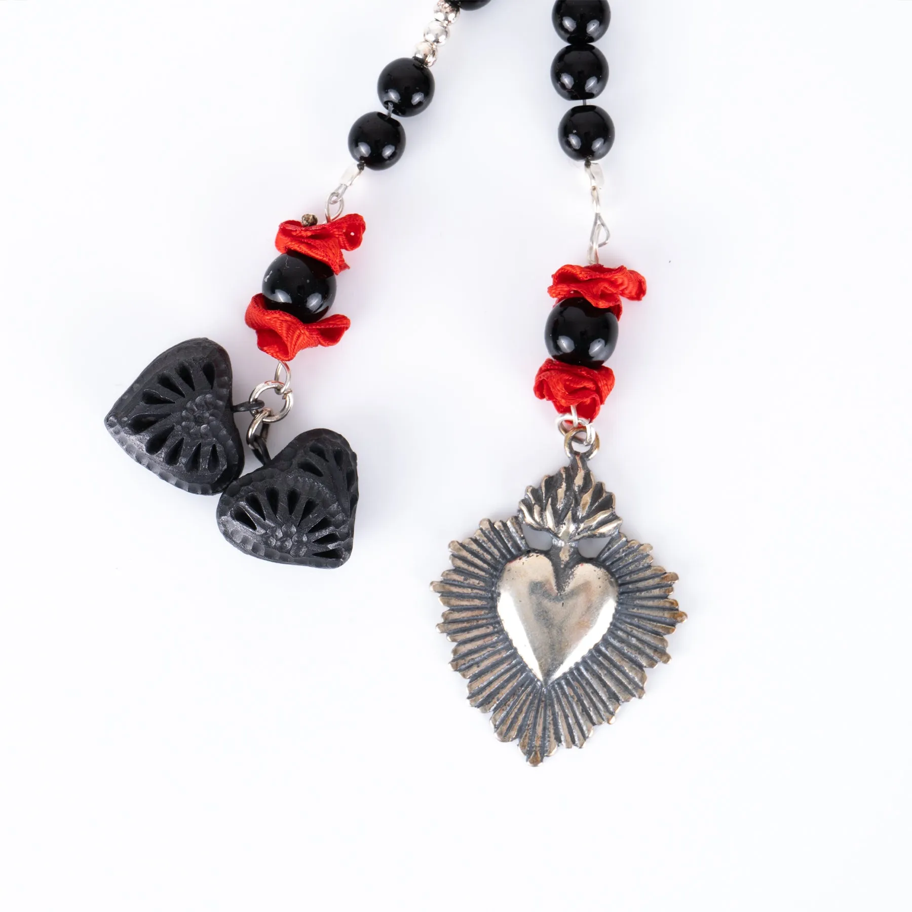 Collar con cuentas de barro negro - Modelo CORAZÓN DE FUEGO