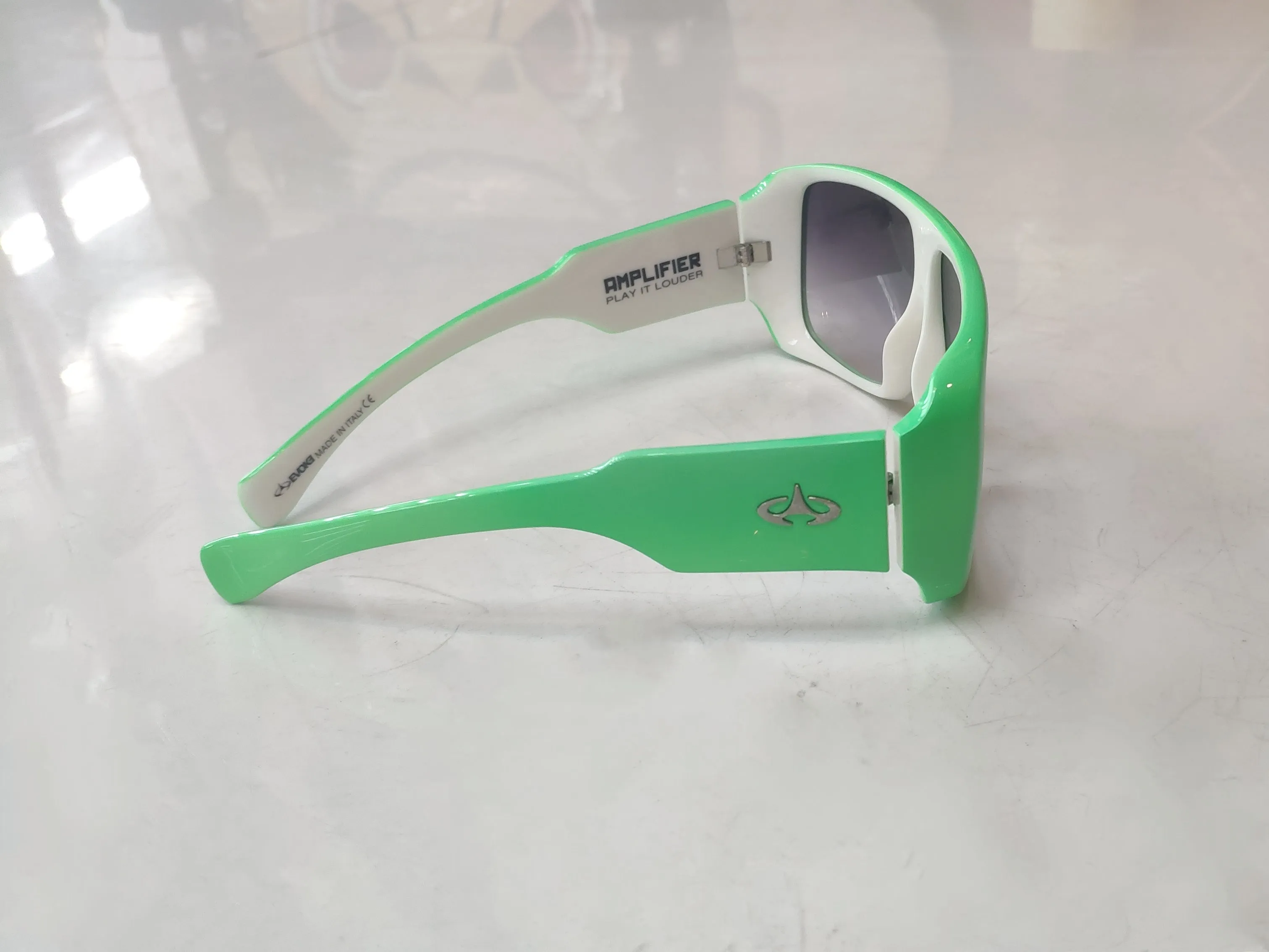 Oculos de Sol Evoke Amplifier