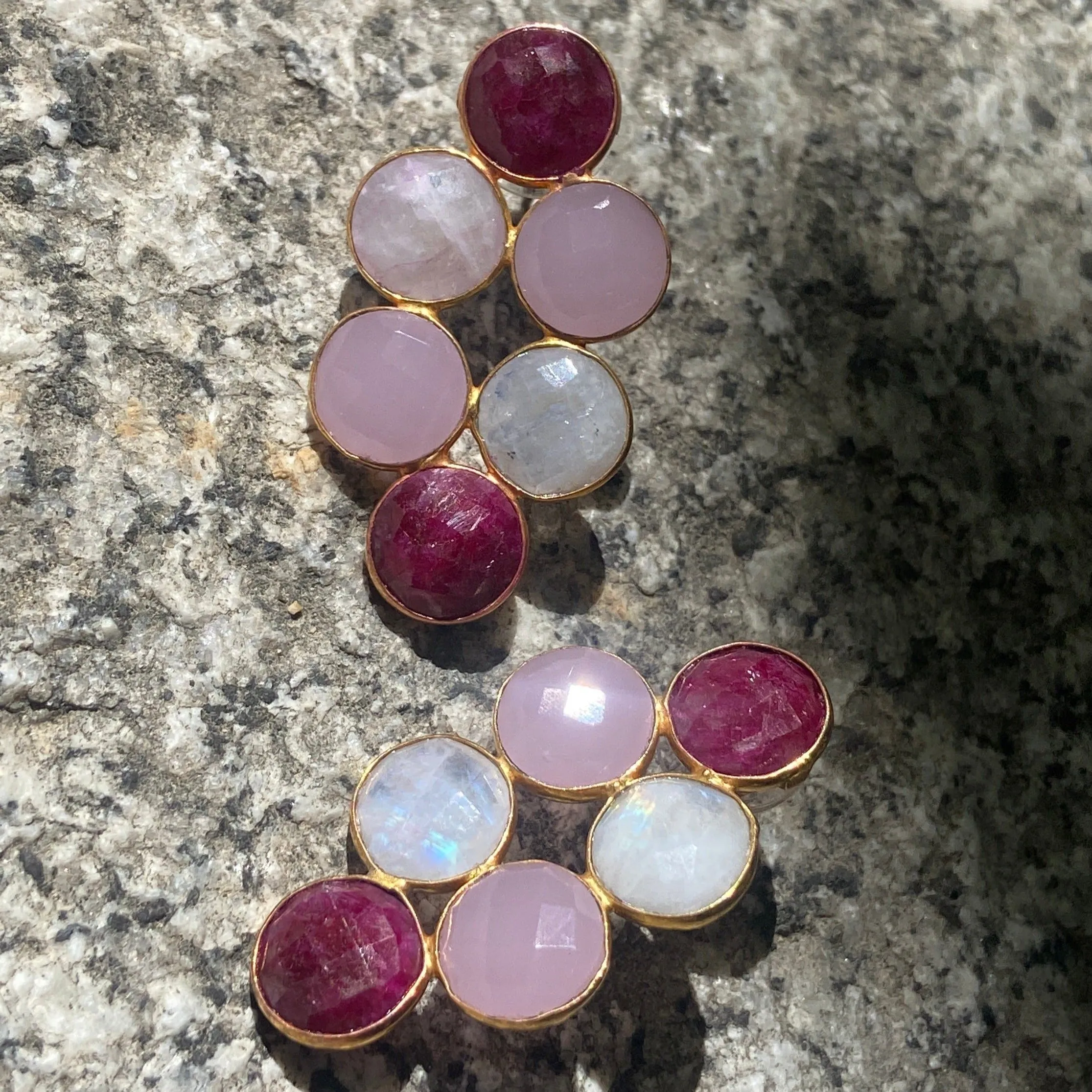 Pendientes con piedras Circus Granate, Rosa y Luna