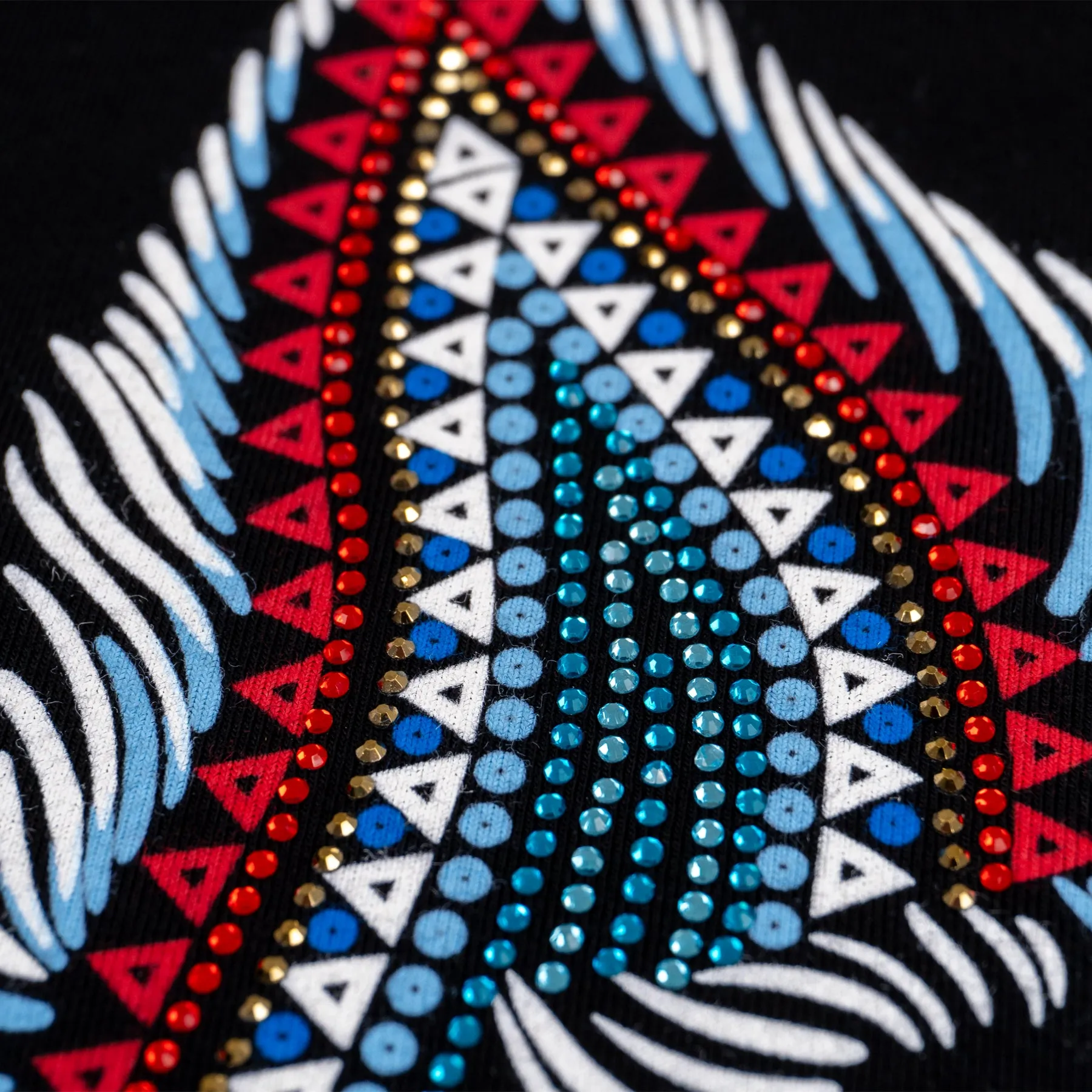 Playera estampada con aplicación de pedrería brillante para hombre - Modelo CALUPO