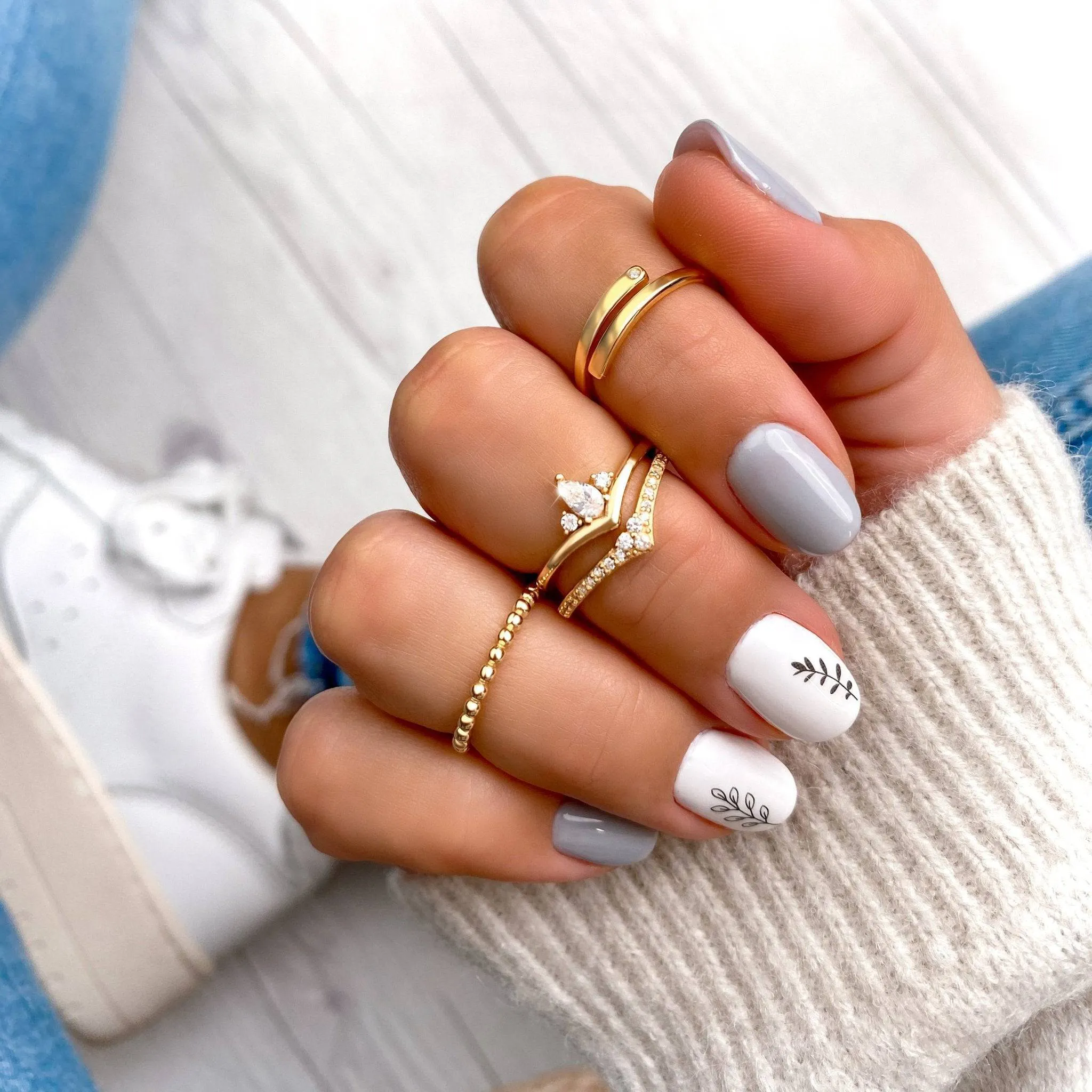 "Radiating" Ring